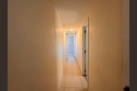 Apartamento à venda com 237m², 3 quartos e 2 vagas Apartamento à venda com 237m², 3 quartos e 2 vagasCorredor