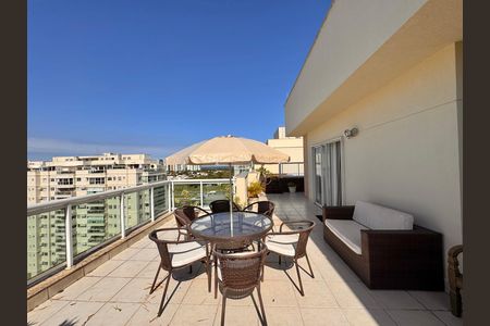 Apartamento à venda com 237m², 3 quartos e 2 vagas Apartamento à venda com 237m², 3 quartos e 2 vagasTerraço