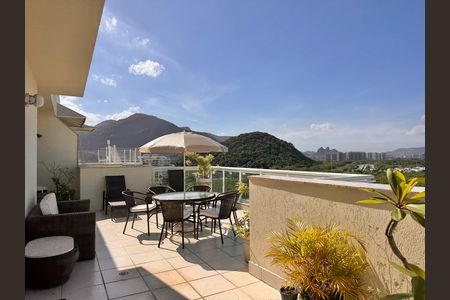 Apartamento à venda com 237m², 3 quartos e 2 vagas Apartamento à venda com 237m², 3 quartos e 2 vagasTerraço