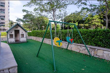 Apartamento à venda com 237m², 3 quartos e 2 vagas Apartamento à venda com 237m², 3 quartos e 2 vagasTerraço