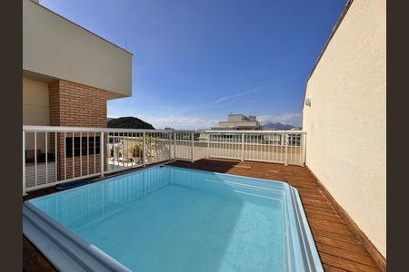Apartamento à venda com 237m², 3 quartos e 2 vagas Apartamento à venda com 237m², 3 quartos e 2 vagasTerraço