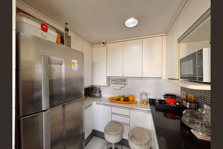 Apartamento à venda com 237m², 3 quartos e 2 vagas Apartamento à venda com 237m², 3 quartos e 2 vagasCozinha e Área de Serviço
