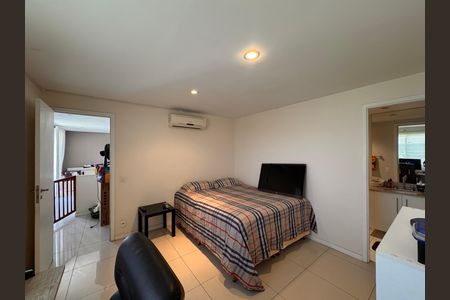 Apartamento à venda com 237m², 3 quartos e 2 vagas Apartamento à venda com 237m², 3 quartos e 2 vagasSuíte 2