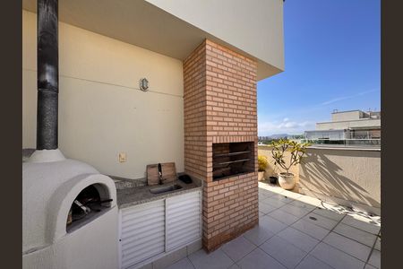Apartamento à venda com 237m², 3 quartos e 2 vagas Apartamento à venda com 237m², 3 quartos e 2 vagasTerraço