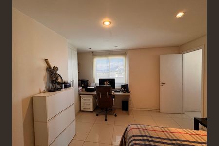 Apartamento à venda com 237m², 3 quartos e 2 vagas Apartamento à venda com 237m², 3 quartos e 2 vagasSuíte 2