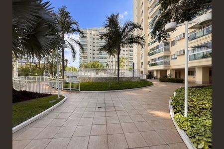 Apartamento à venda com 237m², 3 quartos e 2 vagas Apartamento à venda com 237m², 3 quartos e 2 vagasTerraço