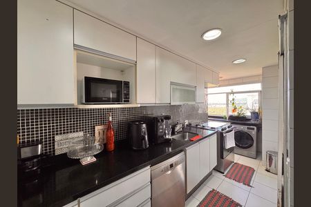 Apartamento à venda com 237m², 3 quartos e 2 vagas Apartamento à venda com 237m², 3 quartos e 2 vagasCozinha e Área de Serviço