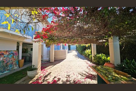 Casa de condomínio para alugar com 470m², 4 quartos e 6 vagas