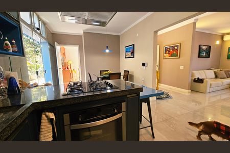 Casa de condomínio para alugar com 470m², 4 quartos e 6 vagas