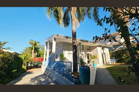 Casa de condomínio para alugar com 470m², 4 quartos e 6 vagas