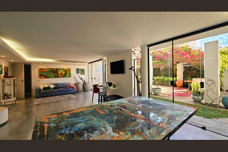 Casa de condomínio para alugar com 470m², 4 quartos e 6 vagas