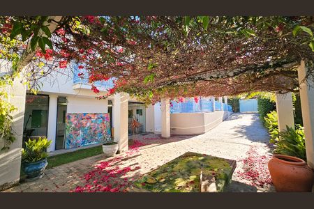 Casa de condomínio para alugar com 470m², 4 quartos e 6 vagas