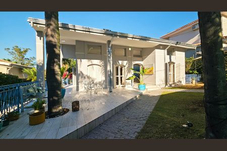 Casa de condomínio para alugar com 470m², 4 quartos e 6 vagas