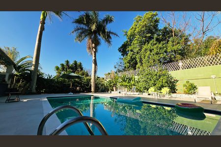 Casa de condomínio para alugar com 470m², 4 quartos e 6 vagas