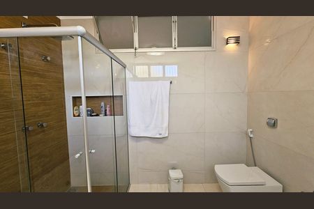 Casa de condomínio para alugar com 470m², 4 quartos e 6 vagas