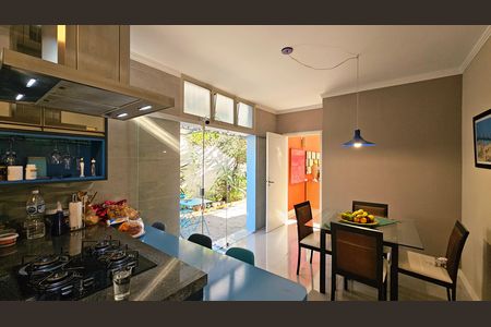 Casa de condomínio para alugar com 470m², 4 quartos e 6 vagas