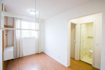 Sala de apartamento para alugar com 2 quartos, 38m² em Santa Maria, Santo André