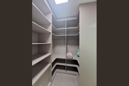 Apartamento à venda com 75m², 2 quartos e 1 vaga Apartamento à venda com 75m², 2 quartos e 1 vagaCloset Quarto 2