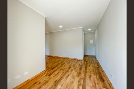 Sala de apartamento para alugar com 3 quartos, 70m² em Km 18, Osasco
