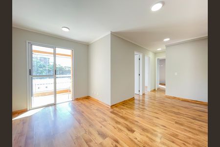 Sala de apartamento para alugar com 3 quartos, 70m² em Km 18, Osasco