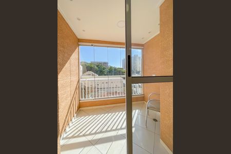 Sacada de apartamento para alugar com 3 quartos, 70m² em Km 18, Osasco