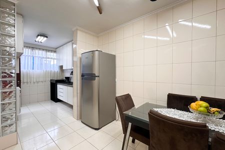 Casa à venda com 237m², 3 quartos e 5 vagas Casa à venda com 237m², 3 quartos e 5 vagasCopa