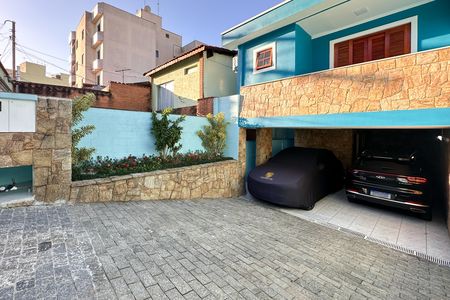 Casa à venda com 237m², 3 quartos e 5 vagas Casa à venda com 237m², 3 quartos e 5 vagasGaragem