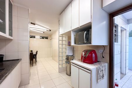Casa à venda com 237m², 3 quartos e 5 vagas Casa à venda com 237m², 3 quartos e 5 vagasCozinha