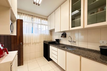 Casa à venda com 237m², 3 quartos e 5 vagas Casa à venda com 237m², 3 quartos e 5 vagasCozinha