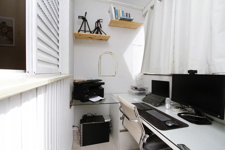 Apartamento à venda com 67m², 2 quartos e 1 vagaEscritório