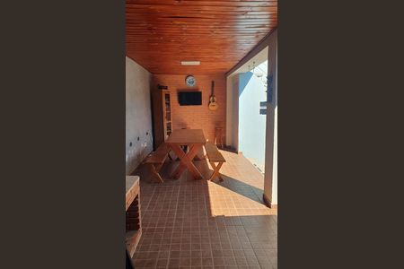Casa à venda com 100m², 2 quartos e 2 vagas Casa à venda com 100m², 2 quartos e 2 vagasÁrea externa