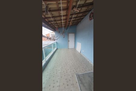 Casa à venda com 100m², 2 quartos e 2 vagas Casa à venda com 100m², 2 quartos e 2 vagasVaranda