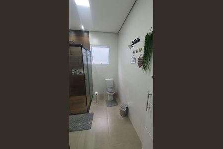 Casa à venda com 100m², 2 quartos e 2 vagas Casa à venda com 100m², 2 quartos e 2 vagasBanheiro