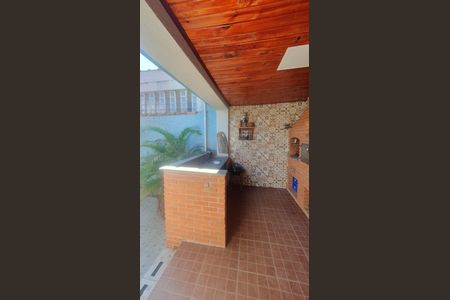 Casa à venda com 100m², 2 quartos e 2 vagas Casa à venda com 100m², 2 quartos e 2 vagasÁrea externa