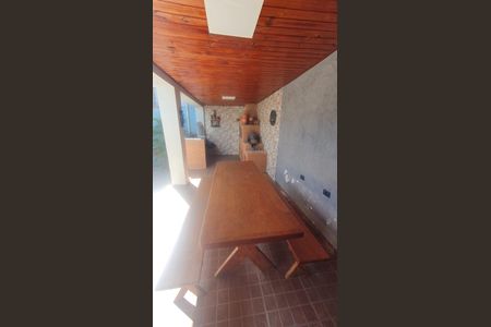 Casa à venda com 100m², 2 quartos e 2 vagas Casa à venda com 100m², 2 quartos e 2 vagasÁrea externa