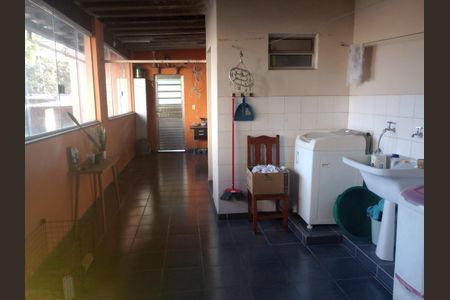 Casa à venda com 231m², 3 quartos e 4 vagas Casa à venda com 231m², 3 quartos e 4 vagasLAVANDERIA
