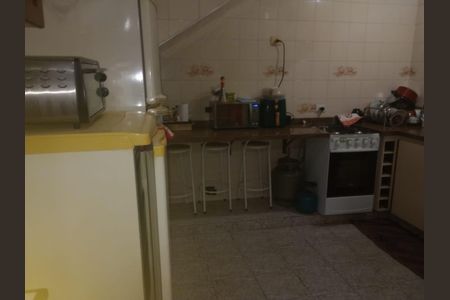 Casa à venda com 231m², 3 quartos e 4 vagas Casa à venda com 231m², 3 quartos e 4 vagasCOZINHA