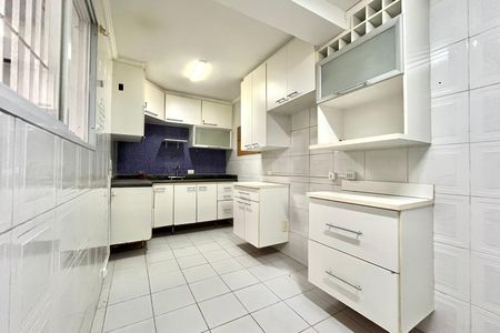 Casa para alugar com 240m², 3 quartos e 2 vagas Casa para alugar com 240m², 3 quartos e 2 vagasCozinha
