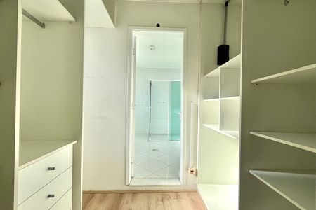 Casa para alugar com 240m², 3 quartos e 2 vagas Casa para alugar com 240m², 3 quartos e 2 vagasCloset da suíte