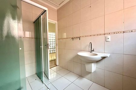 Casa para alugar com 240m², 3 quartos e 2 vagas Casa para alugar com 240m², 3 quartos e 2 vagasBanheiro Corredor