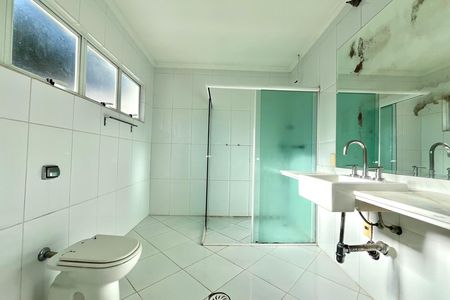 Casa para alugar com 240m², 3 quartos e 2 vagas Casa para alugar com 240m², 3 quartos e 2 vagasBanheiro da Suíte