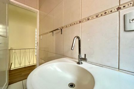Casa para alugar com 240m², 3 quartos e 2 vagas Casa para alugar com 240m², 3 quartos e 2 vagasBanheiro Corredor