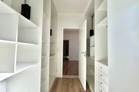 Casa para alugar com 240m², 3 quartos e 2 vagas Casa para alugar com 240m², 3 quartos e 2 vagasCloset da suíte