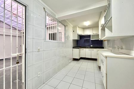 Casa para alugar com 240m², 3 quartos e 2 vagas Casa para alugar com 240m², 3 quartos e 2 vagasCozinha