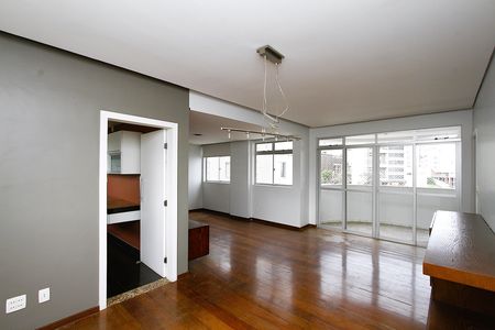Apartamento para alugar com 140m², 3 quartos e 2 vagasSala