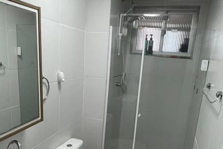 Banheiro de apartamento à venda com 2 quartos, 65m² em Santa Rosa de Lima, Porto Alegre