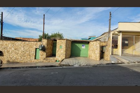 Casa para alugar com 150m², 3 quartos e 3 vagas Casa para alugar com 150m², 3 quartos e 3 vagasFachada