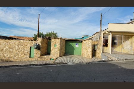 Casa para alugar com 150m², 3 quartos e 3 vagas Casa para alugar com 150m², 3 quartos e 3 vagasFachada