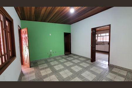 Sala de casa para alugar com 3 quartos, 150m² em Morro Branco, Itaquaquecetuba