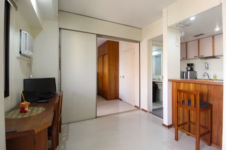 Sala de apartamento para alugar com 1 quarto, 35m² em Indianópolis, São Paulo